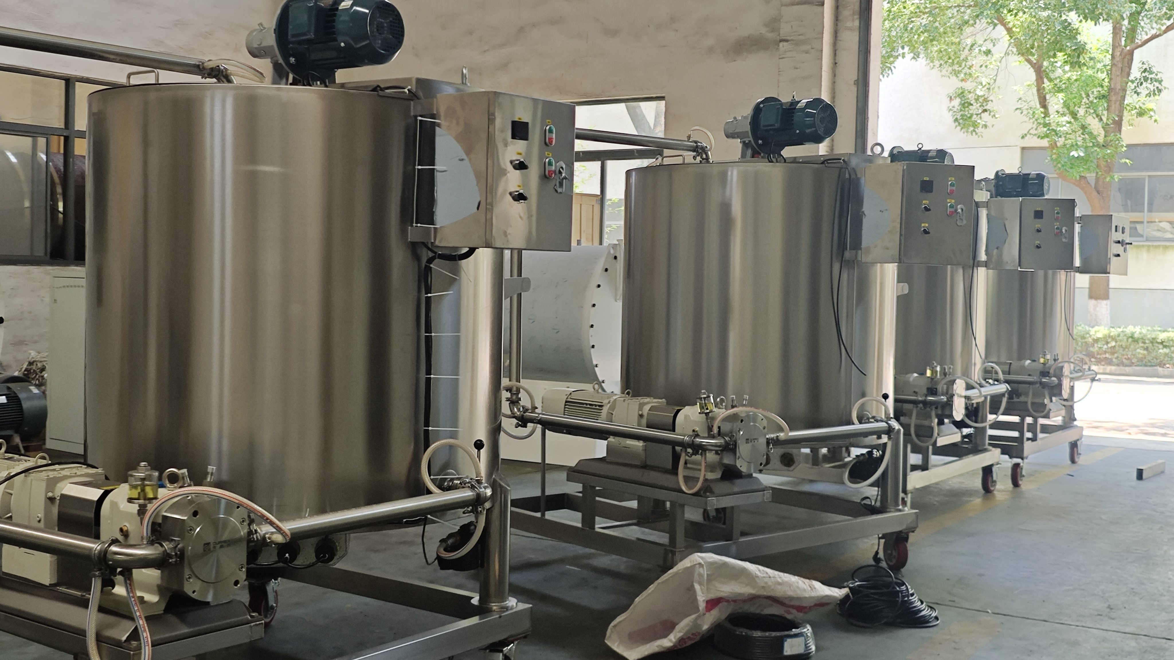 Customized Chocolate Storage Tank with chocolate pump and pipes 6